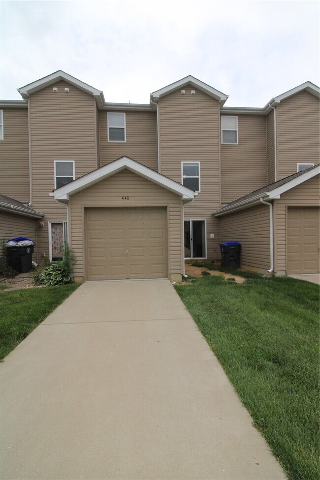 Building Photo - 440 Wild Oak Dr