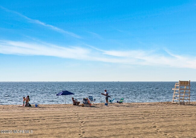 Building Photo - 514 River Rd