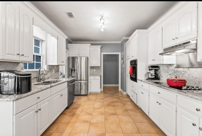Building Photo - 167 Calais Dr