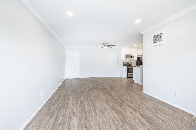 Interior Photo - 4444 Ensign Avenue