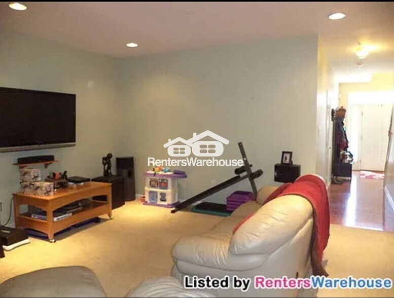 Building Photo - 2571 Vireo Ct
