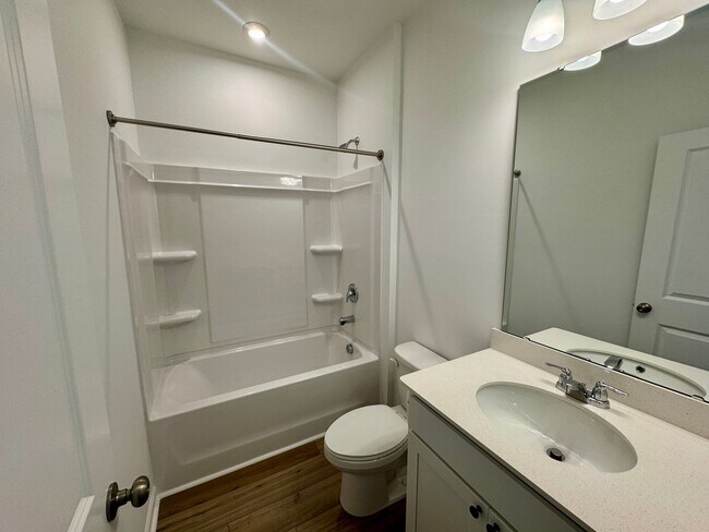 Building Photo - 4BR/2.5BA Two Car Garage in Element Park