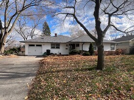 Building Photo - 906 N Allen Ave