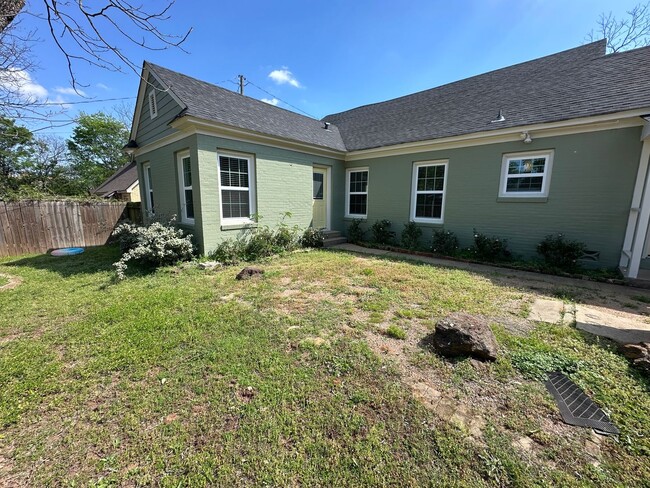 Building Photo - 514 E Charnwood St