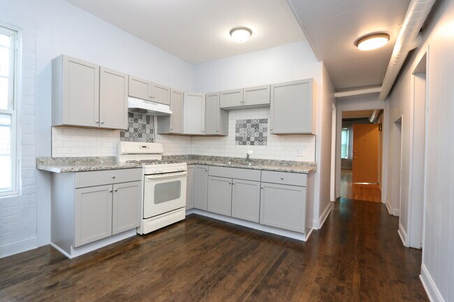 Building Photo - 2513 N Lowell Ave