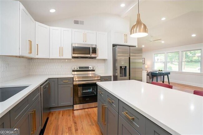 Building Photo - 2658 Miriam Ln