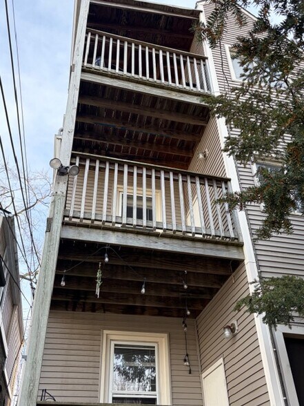 Building Photo - 2126 W Barry Ave