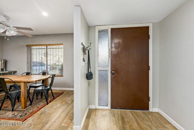 Building Photo - 2191 S Sunburst Dr