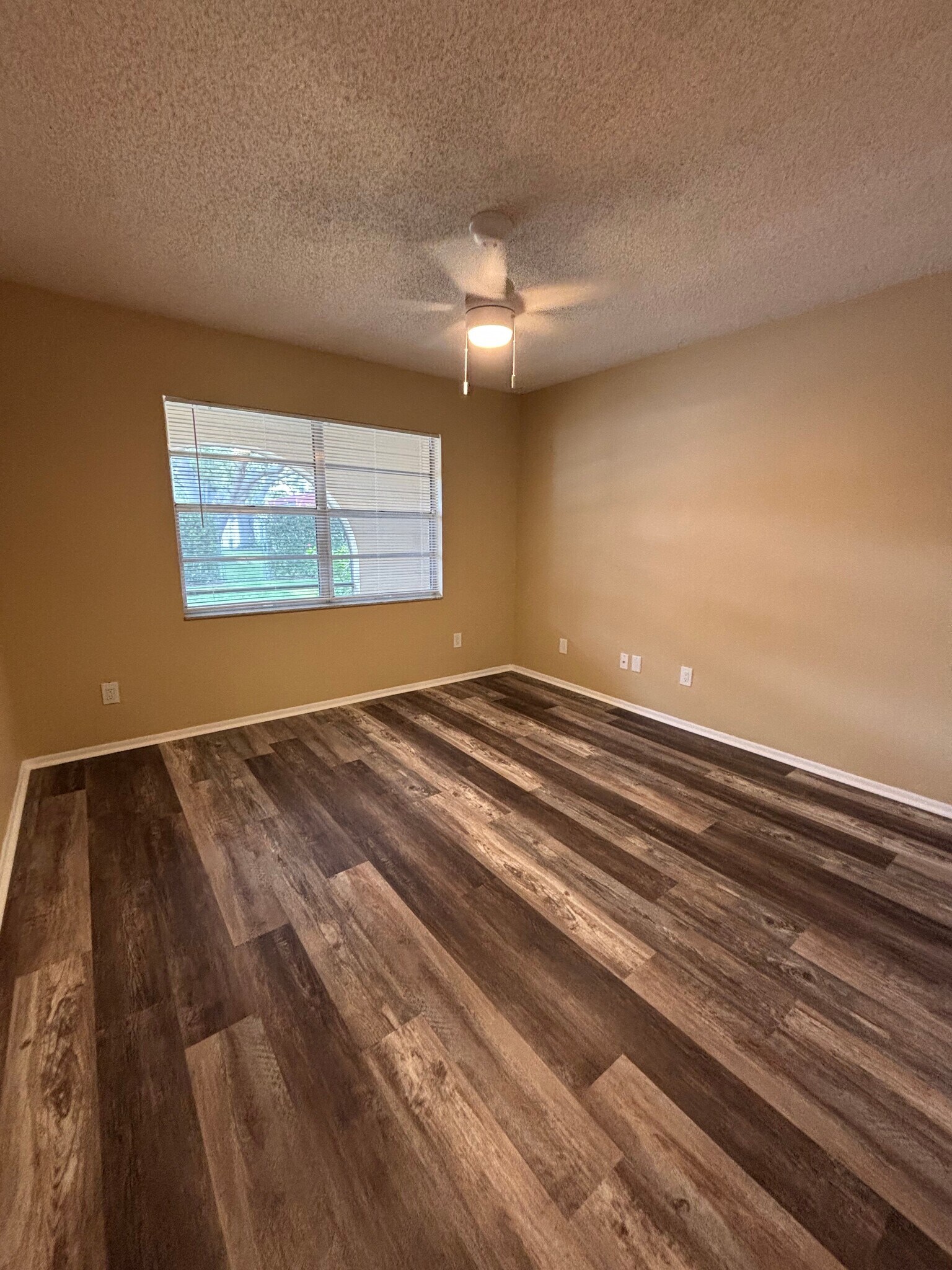 Building Photo - 2 Bed/2 Bath