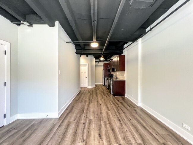 Building Photo - 725 St Johns Ave