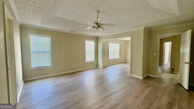 Building Photo - 2336 Pettit Dr