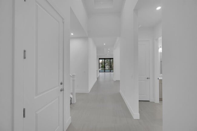 Building Photo - 13917 Vivant Dr