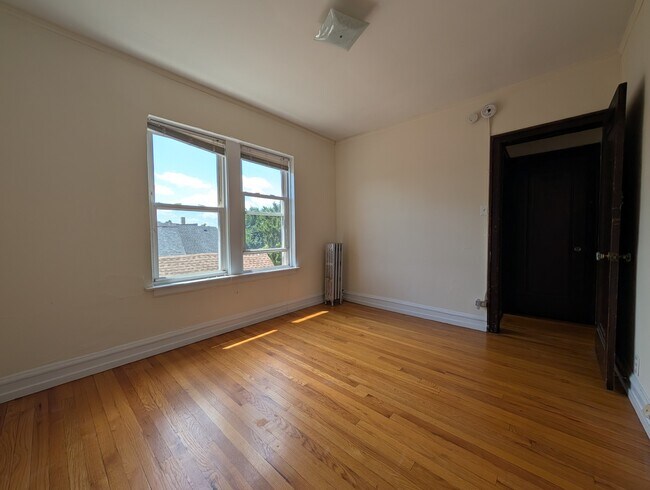 Building Photo - 2948 N Albany Ave