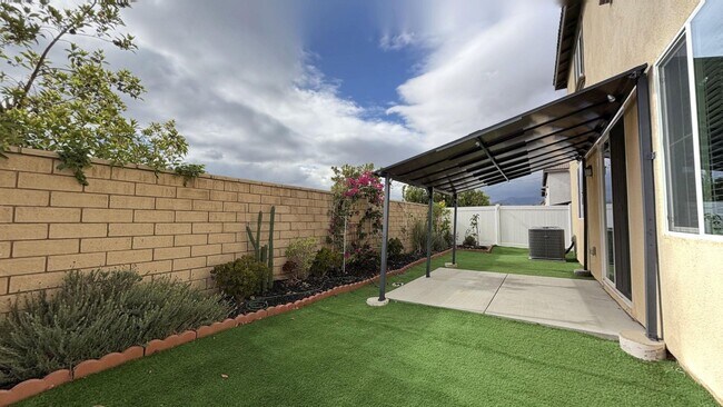 Building Photo - 1685 Camellia Ln