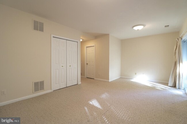Building Photo - 47640 Sandbank Square