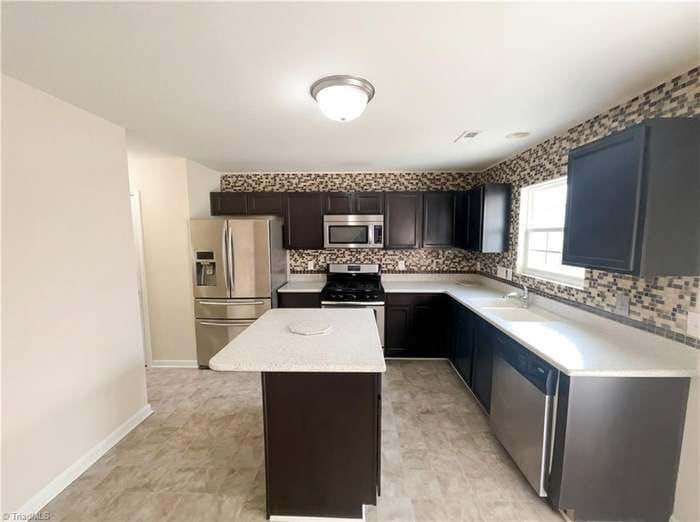 Building Photo - 2518 Macleod St