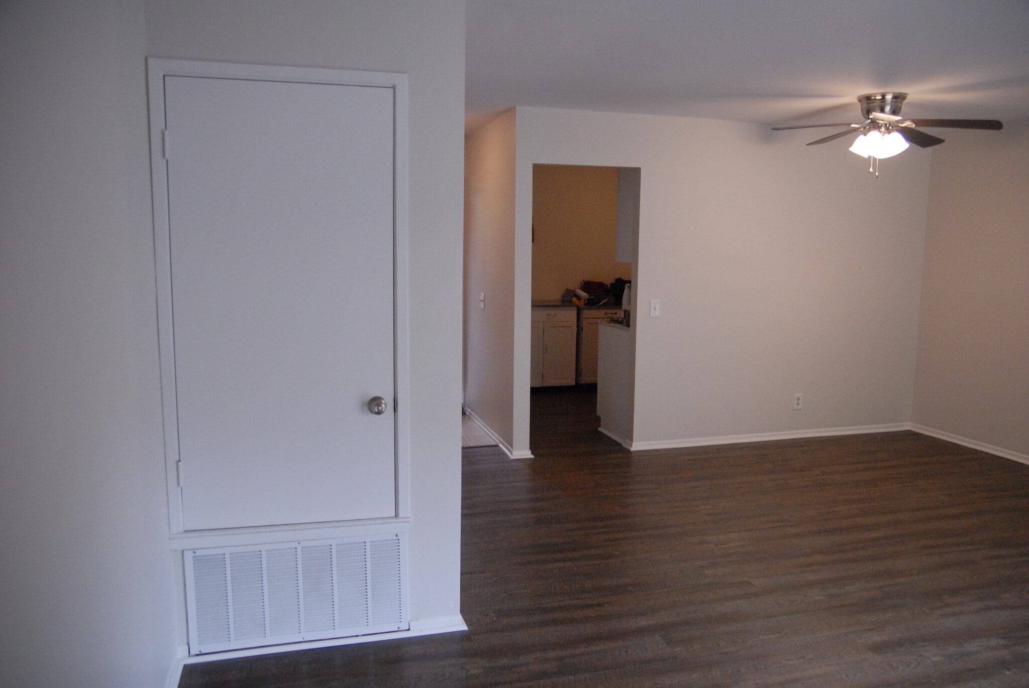 Building Photo - 2438 Glengyle Dr