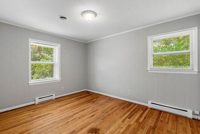 Building Photo - Large Home in Four Seasons Area, Hardwoods, Dining Room, Screed Porch, Fenced!
