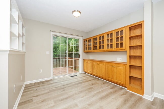 Building Photo - 607 Doral Pointe