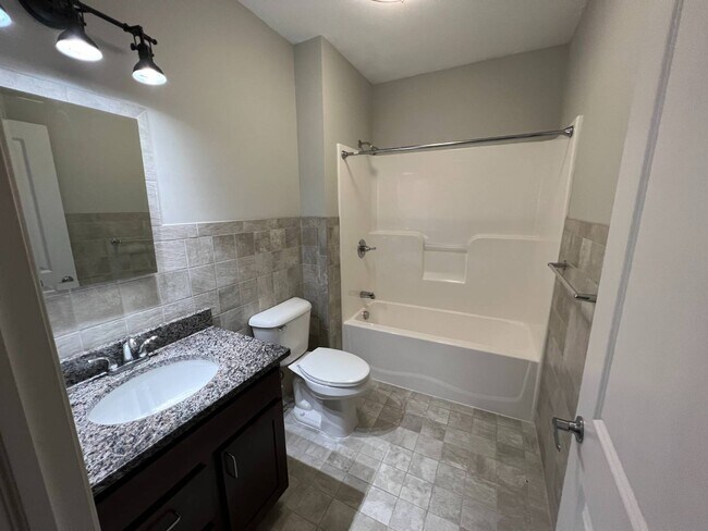 Building Photo - 733 Broadway