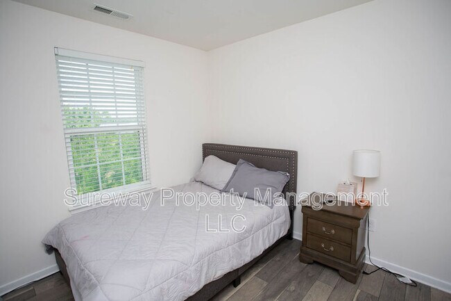 Building Photo - 172 Fela Dr
