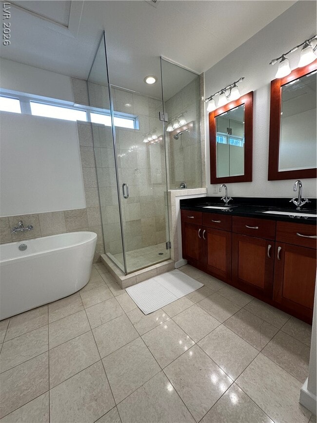 Building Photo - 4545 Dean Martin Dr