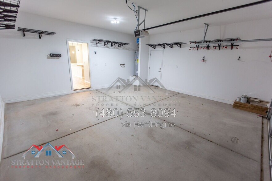 Building Photo - 1033 S 150th Dr