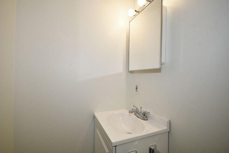 Building Photo - 2040 Brownsville Rd