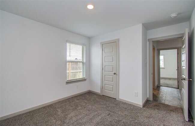 Building Photo - 10602 Great Basin Dr