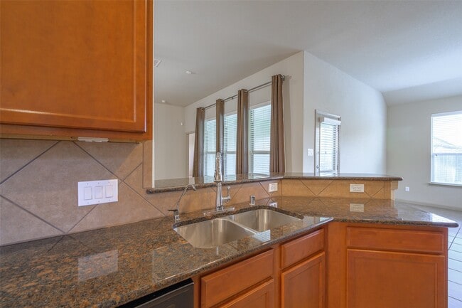 Building Photo - 12805 Shady Springs Dr