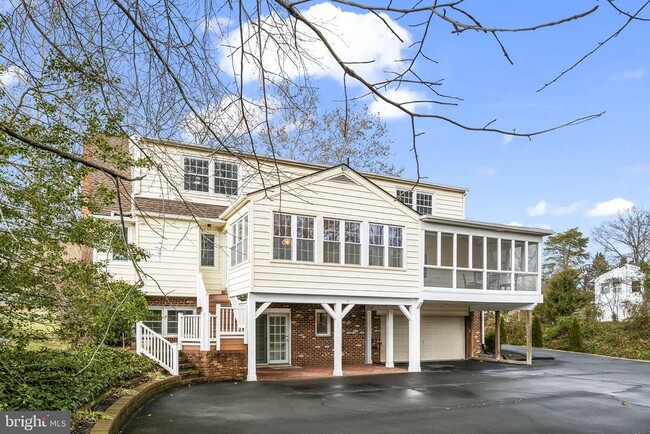 Building Photo - 6321 Higham Dr