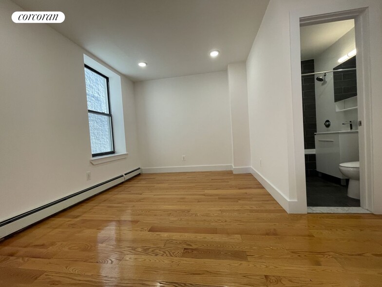 Building Photo - 506 Manhattan Ave