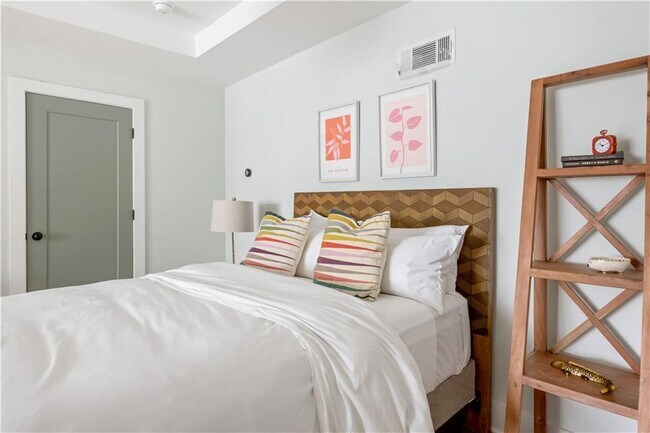 Building Photo - 1393 Glenwood Ave SE