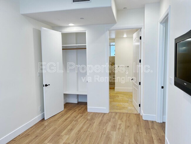 Building Photo - 16123 W Sunset Blvd