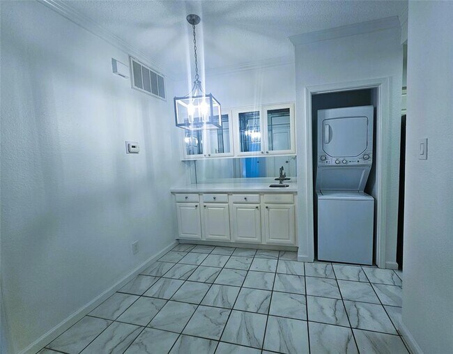 Building Photo - 921 Marine Dr