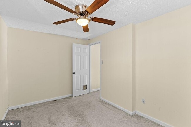 Building Photo - 8094 Grandview Ct