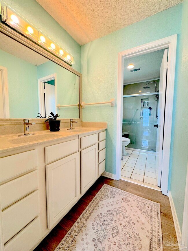 Building Photo - 3585 Riddick Dr