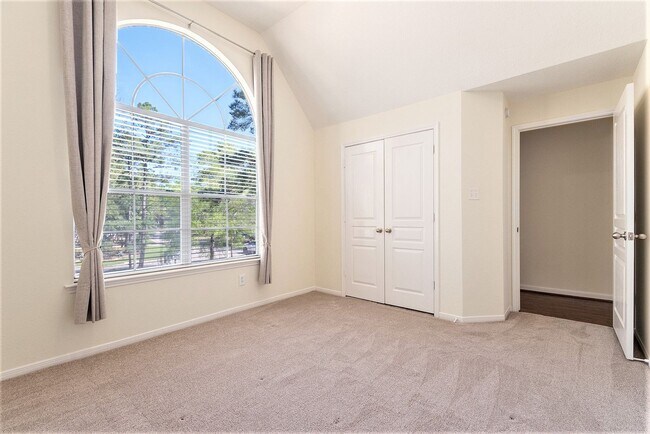 Building Photo - Spacious 2-Story, 5-Bedroom Home with a Pool in The Woodlands