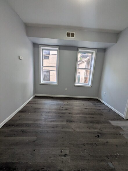 Building Photo - 123 Wade St