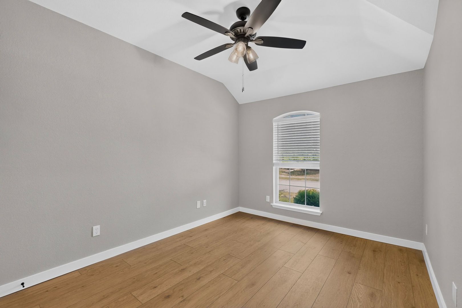 Building Photo - 9881 Cambridge Dr