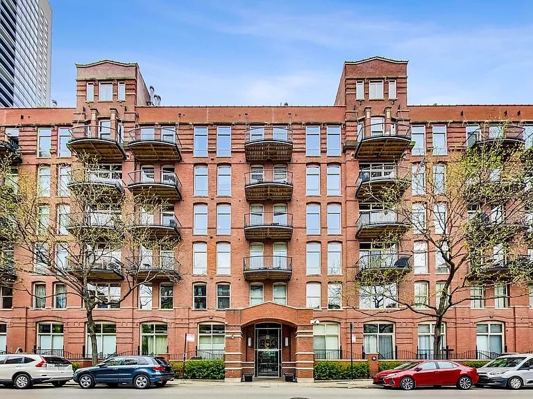 Building Photo - 550 N Kingsbury St