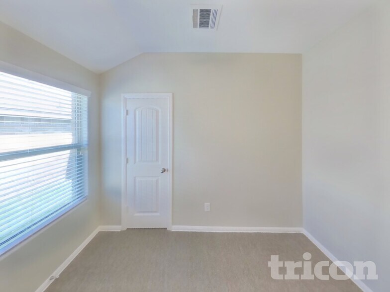 Building Photo - 728 Walls Blvd