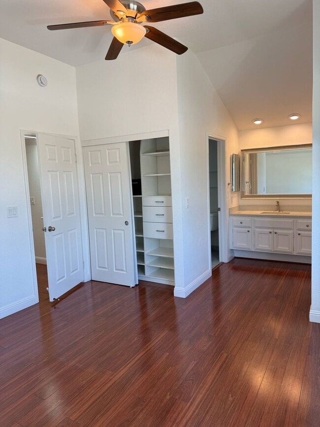 Building Photo - Stylish Redwood Shores Home with Vaulted Ceilings & Private Yard