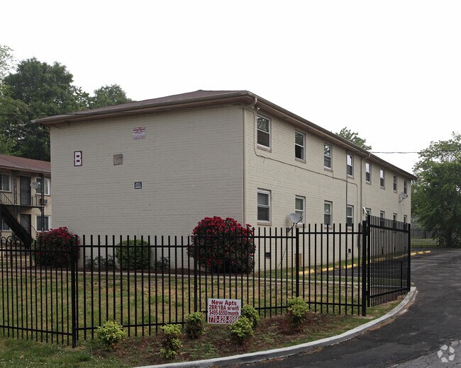 New West End Apartments 1135 SW Oakland Ln Atlanta GA 30310