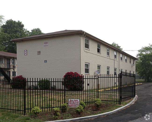 Building Photo - New West End Apartments