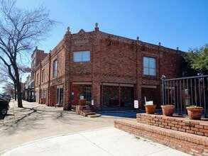 Building Photo - 113 NW Main St