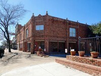 Building Photo - 113 NW Main St
