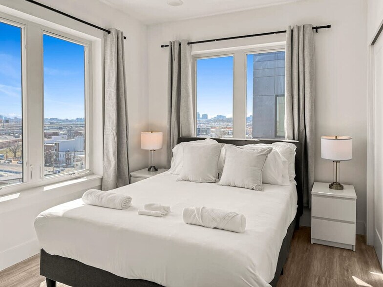 Building Photo - 2400 E Huntingdon St