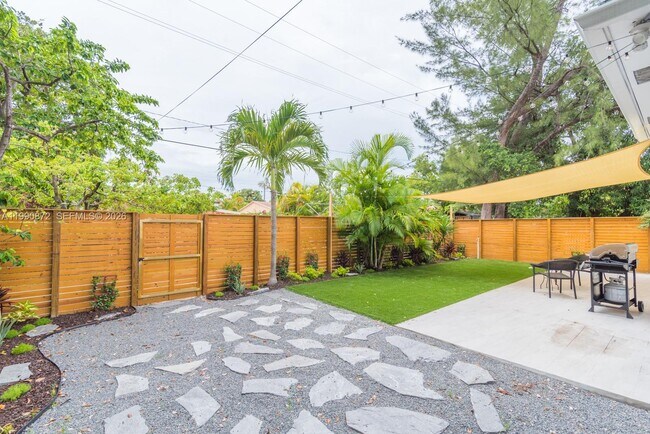 Building Photo - 44 NW 40th St