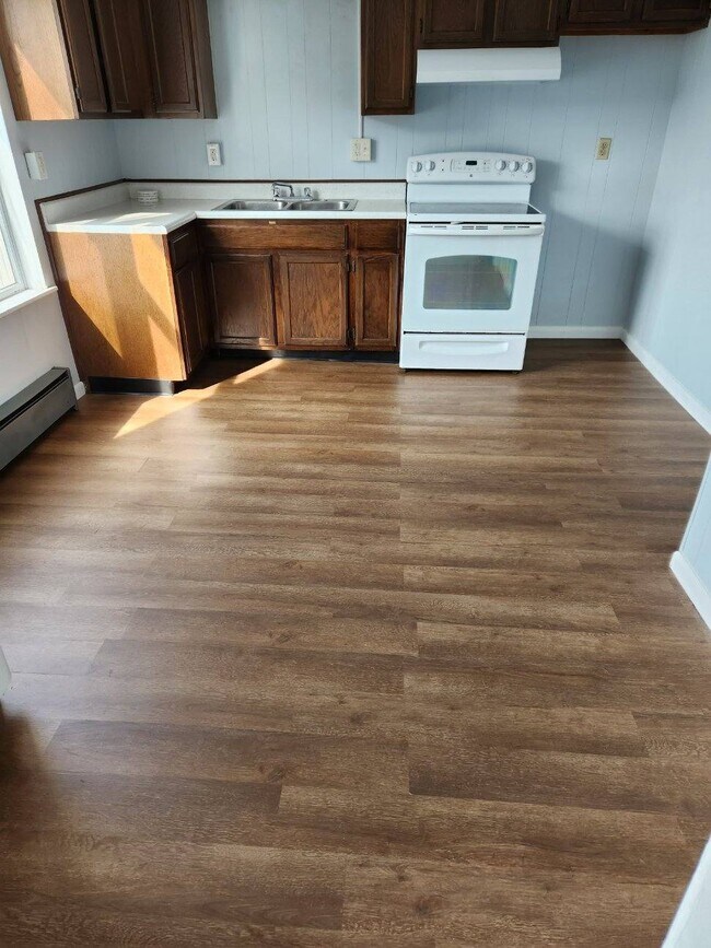 Kitchen - 3529 University Ave